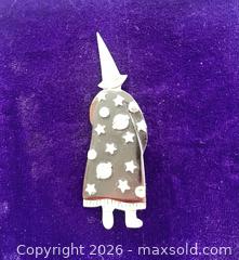 MaxSold Auction: Zealandia Wizard Brooch Sterling - Blandford-Blenheim (Ontario, Canada) SELLER MANAGED Downsizing Online Auction -  Harmer Crescent