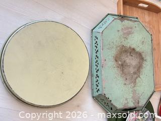 MaxSold Auction: Assorted Serving Trays & Decorative Chargers (Lot) - Ottawa (Ontario, Canada) PARTNER MANAGED Downsizing Online Auction - Carling Avenue (CONDO)