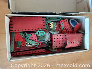MaxSold Auction: Meccano Vintage Metal Construction Set Parts A - Ottawa (Ontario, Canada) PARTNER MANAGED Downsizing Online Auction - Carling Avenue (CONDO)