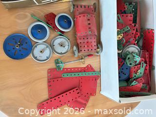 MaxSold Auction: Meccano Vintage Metal Construction Set Parts A - Ottawa (Ontario, Canada) PARTNER MANAGED Downsizing Online Auction - Carling Avenue (CONDO)
