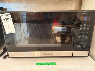 MaxSold Auction: Panasonic Countertop Microwave NN-SG458S 900W B - Ottawa (Ontario, Canada) PARTNER MANAGED Downsizing Online Auction - Carling Avenue (CONDO)