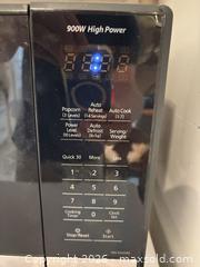 MaxSold Auction: Panasonic Countertop Microwave NN-SG458S 900W B - Ottawa (Ontario, Canada) PARTNER MANAGED Downsizing Online Auction - Carling Avenue (CONDO)
