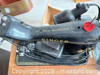 MaxSold Auction: Singer 99K Vintage Cast Metal Sewing Machine, Black Enamel A - Ottawa (Ontario, Canada) PARTNER MANAGED Downsizing Online Auction - Carling Avenue (CONDO)
