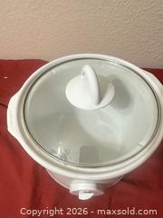 MaxSold Auction: Brentwood Crockpot Tested Works  - Glendale (Arizona, USA) SELLER MANAGED Reseller Online Auction - Bell Road (CONDO)