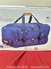 MaxSold Auction: New Skyway Whidbey 30" Rolling Duffel - Glendale (Arizona, USA) SELLER MANAGED Reseller Online Auction - Bell Road (CONDO)