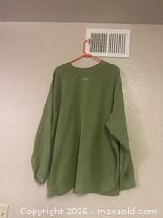 MaxSold Auction: Nike Unisex Pullover Sweatshirt Green Size XL it does have the one little stain or somethi - Glendale (Arizona, USA) SELLER MANAGED Reseller Online Auction - Bell Road (CONDO)