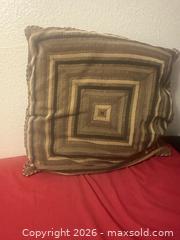 MaxSold Auction: Set Of Throw Pillows 22” X 22”  - Glendale (Arizona, USA) SELLER MANAGED Reseller Online Auction - Bell Road (CONDO)