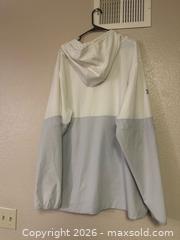 MaxSold Auction: Under Armour Men's UA Squad Warm Up Jacket Size 4XL White Gray  - Glendale (Arizona, USA) SELLER MANAGED Reseller Online Auction - Bell Road (CONDO)
