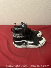 MaxSold Auction: Vans Sk8-Hi MTE 2 Winterized Hiking Outdoor Black White Floral Men 9.5 - Glendale (Arizona, USA) SELLER MANAGED Reseller Online Auction - Bell Road (CONDO)