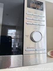 MaxSold Auction: Panasonic Stainless Microwave Oven  - Toronto (Ontario, Canada) PARTNER MANAGED Estate Sale Online Auction - Dunvegan Road