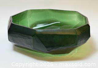 MaxSold Auction: Guaxs Emerald Green Art Glass Bowl - Toronto (Ontario, Canada) PARTNER MANAGED Estate Sale Online Auction - Glen Road