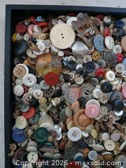 MaxSold Auction: Assortment of Buttons - Sun City (Arizona, USA) SELLER MANAGED Reseller Online Auction - West Forrester Drive