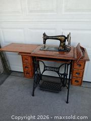 MaxSold Auction: Singer Sewing Machine - Vintage - Sun City (Arizona, USA) SELLER MANAGED Reseller Online Auction - West Forrester Drive