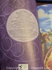 MaxSold Auction: DC Comics Dial H for HeroDC Comics Dial H for Hero Enter the Heroverse Vol #1-6 - Toronto (Ontario, Canada) SELLER MANAGED Downsizing Online Auction - Mcadam Avenue