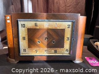 MaxSold Auction: Antique Mantle Clock , Art Deco , For parts or repair. - Aurora (Ontario, Canada) SELLER MANAGED Estate Sale Online Auction - Closs Square