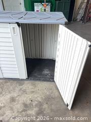MaxSold Auction: Outdoor Plastic/Resin Storage Box — 4'1" x 28" x 41" - Garden City (Georgia, USA) SELLER MANAGED Downsizing Online Auction -  Bryce Industrial Drive