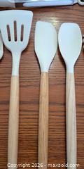 MaxSold Auction: 12 piece silicone utensil set - Tay (Ontario, Canada) SELLER MANAGED Downsizing Online Auction - Reeves Road
