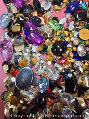 MaxSold Auction: variety of shapes, sizes, and colors: - Toronto (Ontario, Canada) SELLER MANAGED Reseller Online Auction - Dartmoor Drive