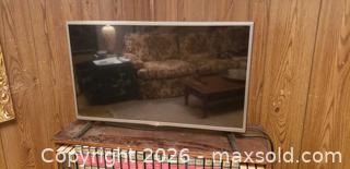 MaxSold Auction: LG 32” LED Flat Screen TV – Model 32LB5600 –  - Toronto (Ontario, Canada) SELLER MANAGED Estate Sale Online Auction - Bridgeland Avenue (STORAGE)