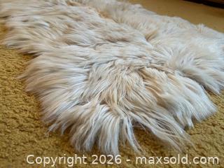 MaxSold Auction: Natural Sheepskin Rug / Throw – Cream Colour - Toronto (Ontario, Canada) SELLER MANAGED Estate Sale Online Auction - Bridgeland Avenue (STORAGE)