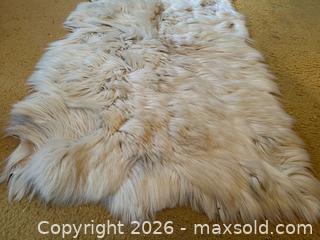 MaxSold Auction: Natural Sheepskin Rug / Throw – Cream Colour - Toronto (Ontario, Canada) SELLER MANAGED Estate Sale Online Auction - Bridgeland Avenue (STORAGE)