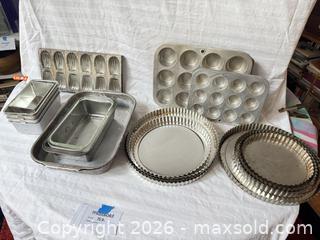 MaxSold Auction: Mixed Baking Pans: Tart Tins, Muffin Pans, Madeleine Mold - Cambridge (Massachusetts, USA) PARTNER MANAGED Estate Sale Online Auction - Creighton Street                  