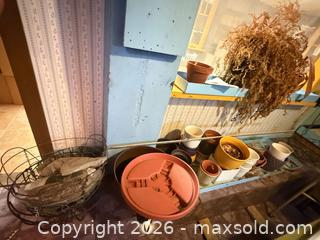 MaxSold Auction: Lot of Mixed Terracotta, Plastic and Glazed Ceramic Plant Pots B - Toronto (Ontario, Canada) Downsizing Online Auction - Cross Street