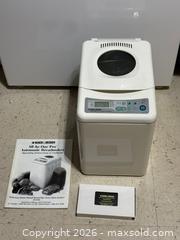 MaxSold Auction: Black & Decker Bread Maker With Instructional Booklet/VHS Tape - Ottawa (Ontario, Canada) SELLER MANAGED Estate Sale Online Auction - Country Lane West