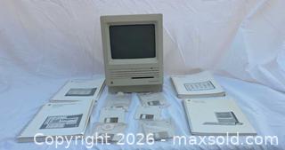MaxSold Auction: Vintage Apple Macintosh SE Computer with Manuals & 7 Floppy Disks - San Jose (California, USA) SELLER MANAGED Downsizing Online Auction - North 24th Street