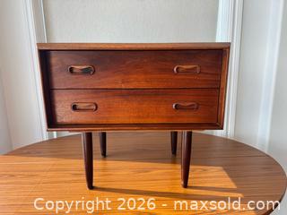 MaxSold Auction: Antique MCM Nightstand  - Clarington (Ontario, Canada) SELLER MANAGED Reseller Online Auction -  Cedar Crest Beach Road