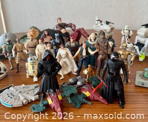 MaxSold Auction: Star Wars Collectible Toy Lot- Darth Maul & many more - Clarington (Ontario, Canada) SELLER MANAGED Reseller Online Auction -  Cedar Crest Beach Road