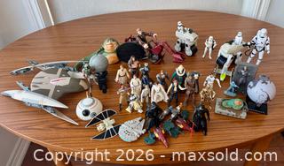 MaxSold Auction: Star Wars Collectible Toy Lot- Darth Maul & many more - Clarington (Ontario, Canada) SELLER MANAGED Reseller Online Auction -  Cedar Crest Beach Road