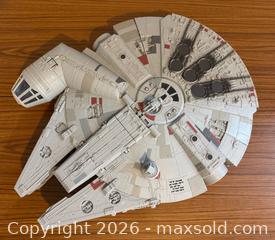 MaxSold Auction: Star Wars Hasbro Millennium Falcon Smugglers Run - Clarington (Ontario, Canada) SELLER MANAGED Reseller Online Auction -  Cedar Crest Beach Road