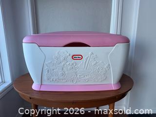 MaxSold Auction: Vintage Little Tikes Pink Toy Bin Made in U.S.A - Clarington (Ontario, Canada) SELLER MANAGED Reseller Online Auction -  Cedar Crest Beach Road