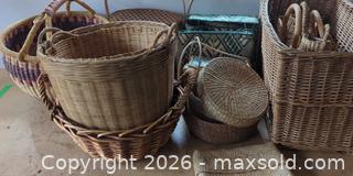 MaxSold Auction: Assorted Wicker Woven Baskets Lot (10+ pieces) - Victoria (British Columbia, Canada) PARTNER MANAGED Moving Online Auction - Slater Street (CONDO)