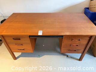 MaxSold Auction: Mid-Century Modern Teak-Tone MDF Double-Pedestal Desk - Victoria (British Columbia, Canada) PARTNER MANAGED Moving Online Auction - Slater Street (CONDO)