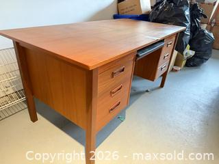 MaxSold Auction: Mid-Century Modern Teak-Tone MDF Double-Pedestal Desk - Victoria (British Columbia, Canada) PARTNER MANAGED Moving Online Auction - Slater Street (CONDO)