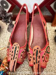 MaxSold Auction: Mixed East Asian Decorative Lot: Prints, Textiles & Figurines - Victoria (British Columbia, Canada) PARTNER MANAGED Moving Online Auction - Slater Street (CONDO)