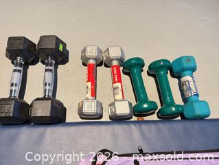 MaxSold Auction: Mixed Home Fitness Equipment Lot — Exercise Ball & Yoga Mat - Victoria (British Columbia, Canada) PARTNER MANAGED Moving Online Auction - Slater Street (CONDO)