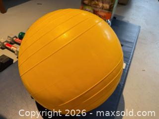 MaxSold Auction: Mixed Home Fitness Equipment Lot — Exercise Ball & Yoga Mat - Victoria (British Columbia, Canada) PARTNER MANAGED Moving Online Auction - Slater Street (CONDO)