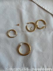 MaxSold Auction: Gold Earrings A - London (Ontario, Canada) PARTNER MANAGED Moving Online Auction -  Northumberland Road (CONDO)