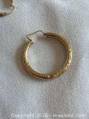 MaxSold Auction: Gold Earrings A - London (Ontario, Canada) PARTNER MANAGED Moving Online Auction -  Northumberland Road (CONDO)