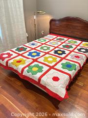 MaxSold Auction: Hexagon Quilt - London (Ontario, Canada) PARTNER MANAGED Moving Online Auction -  Northumberland Road (CONDO)