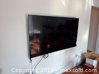 MaxSold Auction: Samsung TV - London (Ontario, Canada) PARTNER MANAGED Moving Online Auction -  Northumberland Road (CONDO)