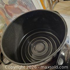 MaxSold Auction: Graniteware Black Speckle Enamel Roaster, Lobster Pot, Bundt Pan - Wellesley (Massachusetts, USA) PARTNER MANAGED Downsizing Online Auction - Mayo Road