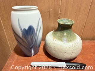 MaxSold Auction: Mixed Glass, Ceramic & Crystal Vases Lot — 10+ Pieces - Wellesley (Massachusetts, USA) PARTNER MANAGED Downsizing Online Auction - Mayo Road