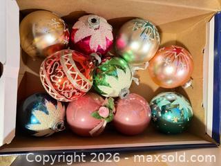 MaxSold Auction: Vintage Mid-Century Multicolor Glass Christmas Ornaments, Lot of 21–50 - Wellesley (Massachusetts, USA) PARTNER MANAGED Downsizing Online Auction - Mayo Road