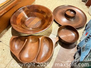 MaxSold Auction: Wooden Serveware — Bowls, Platter, Divided Tray, Salad Bowl - Wellesley (Massachusetts, USA) PARTNER MANAGED Downsizing Online Auction - Mayo Road