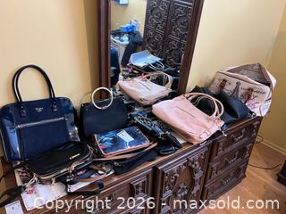 MaxSold Auction: Assorted Genuine, fabric and Faux Leather Purses B - Kitchener (Ontario, Canada) Estate Sale Online Auction - Fischer-Hallman Road