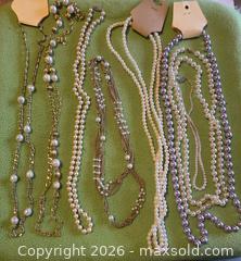 MaxSold Auction: 8 Assorted Faux?  Pearl Necklace  lot.  Jewelry. - Burnaby (British Columbia, Canada) SELLER MANAGED Downsizing Online Auction - Claude Avenue